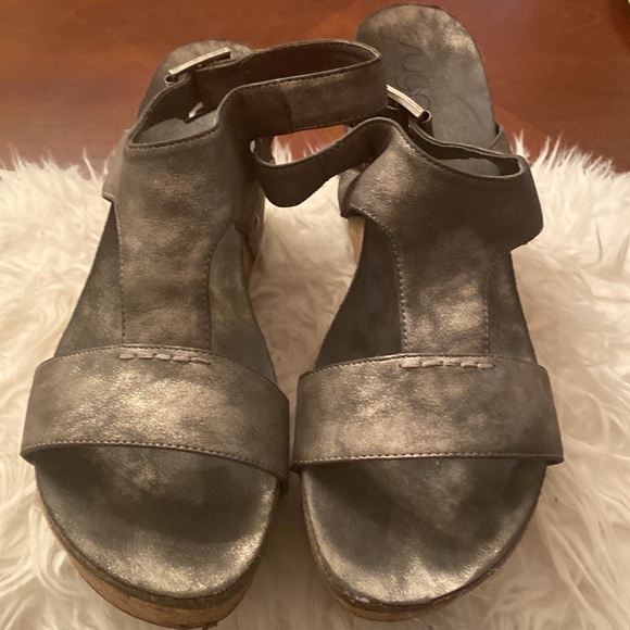 Cute pewter sandals!! - Picture 6 of 6